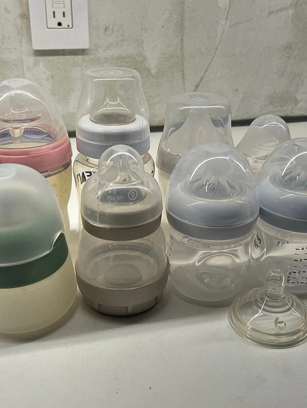 EUC & NWOT Assorted Baby Bottle Lot of 8 Philips, Nuk, mam, como tomo & more